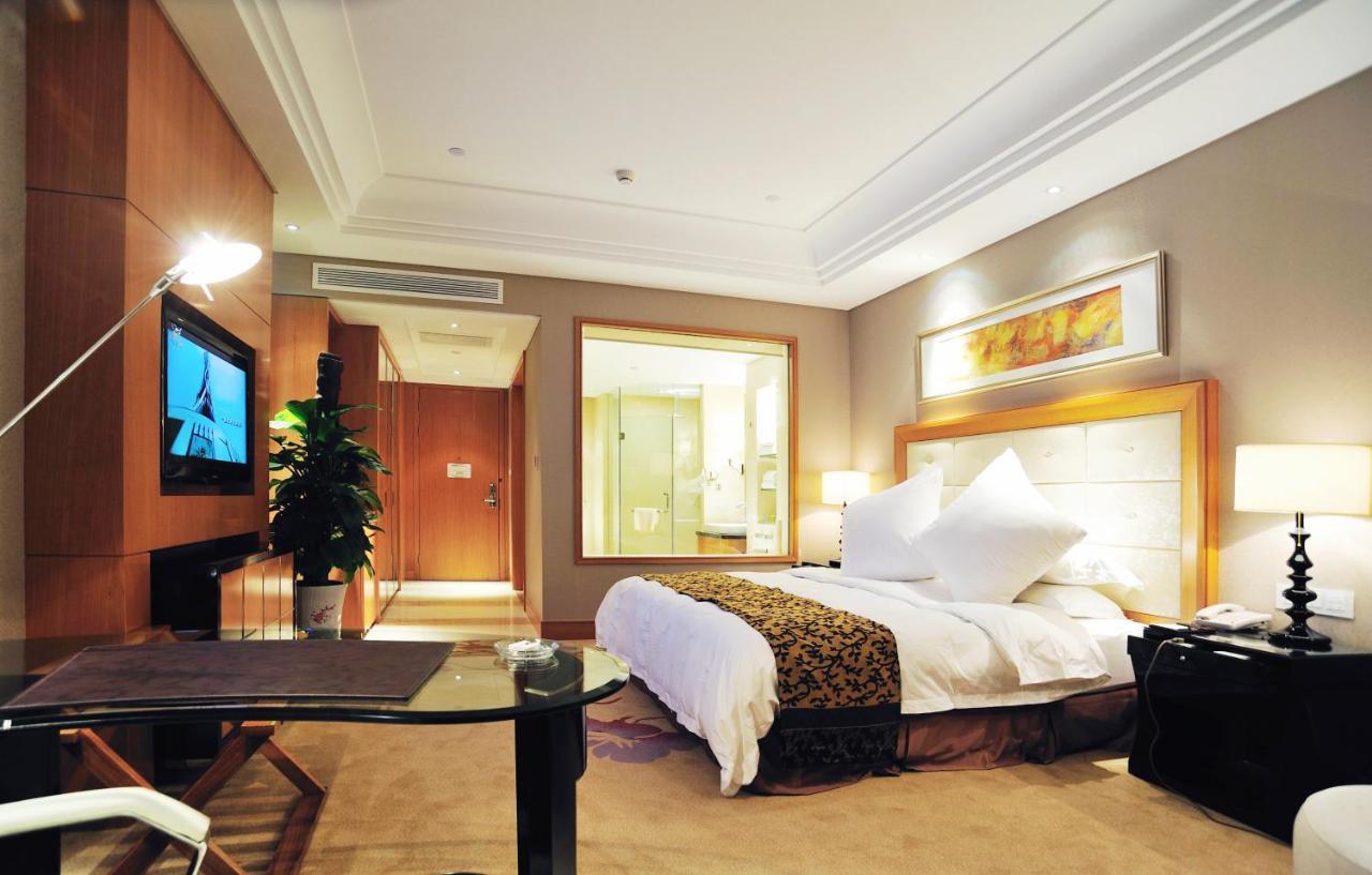 Отель Wyndham Xinyang Downtown Экстерьер фото