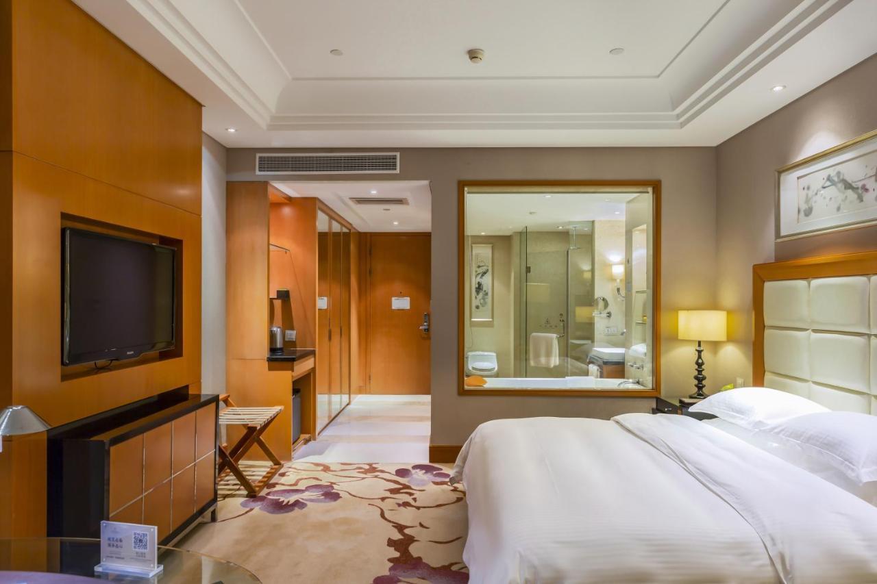 Отель Wyndham Xinyang Downtown Экстерьер фото