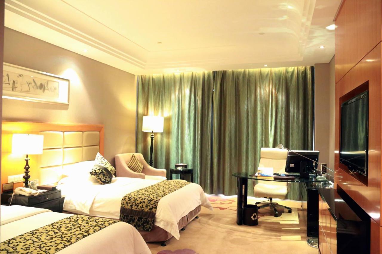 Отель Wyndham Xinyang Downtown Экстерьер фото