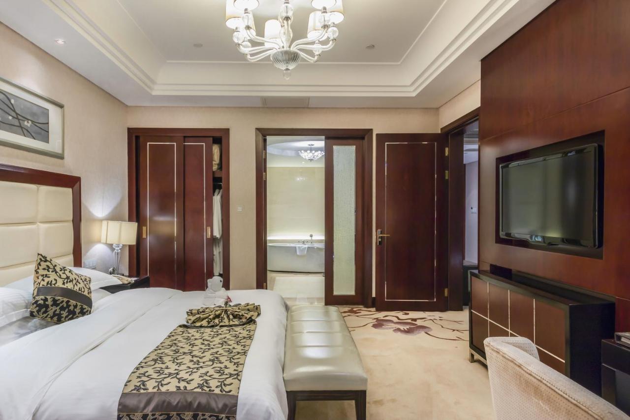 Отель Wyndham Xinyang Downtown Экстерьер фото