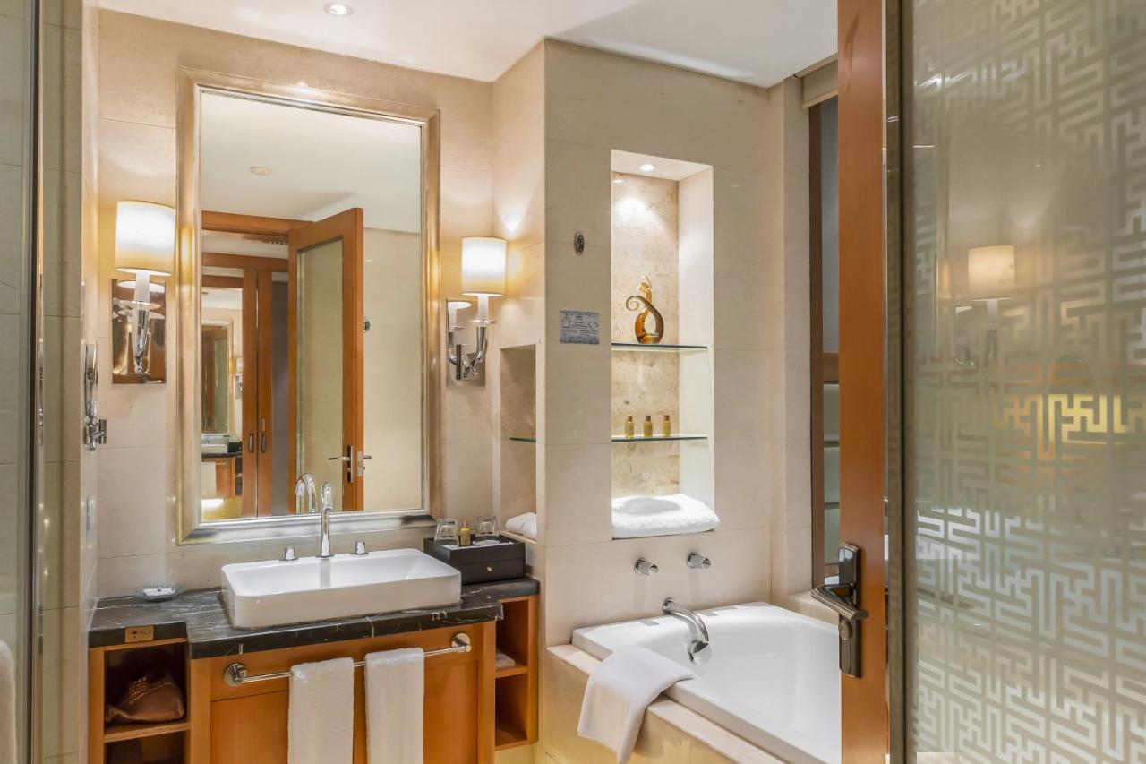Отель Wyndham Xinyang Downtown Экстерьер фото