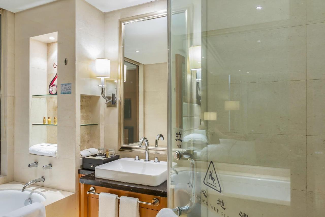 Отель Wyndham Xinyang Downtown Экстерьер фото