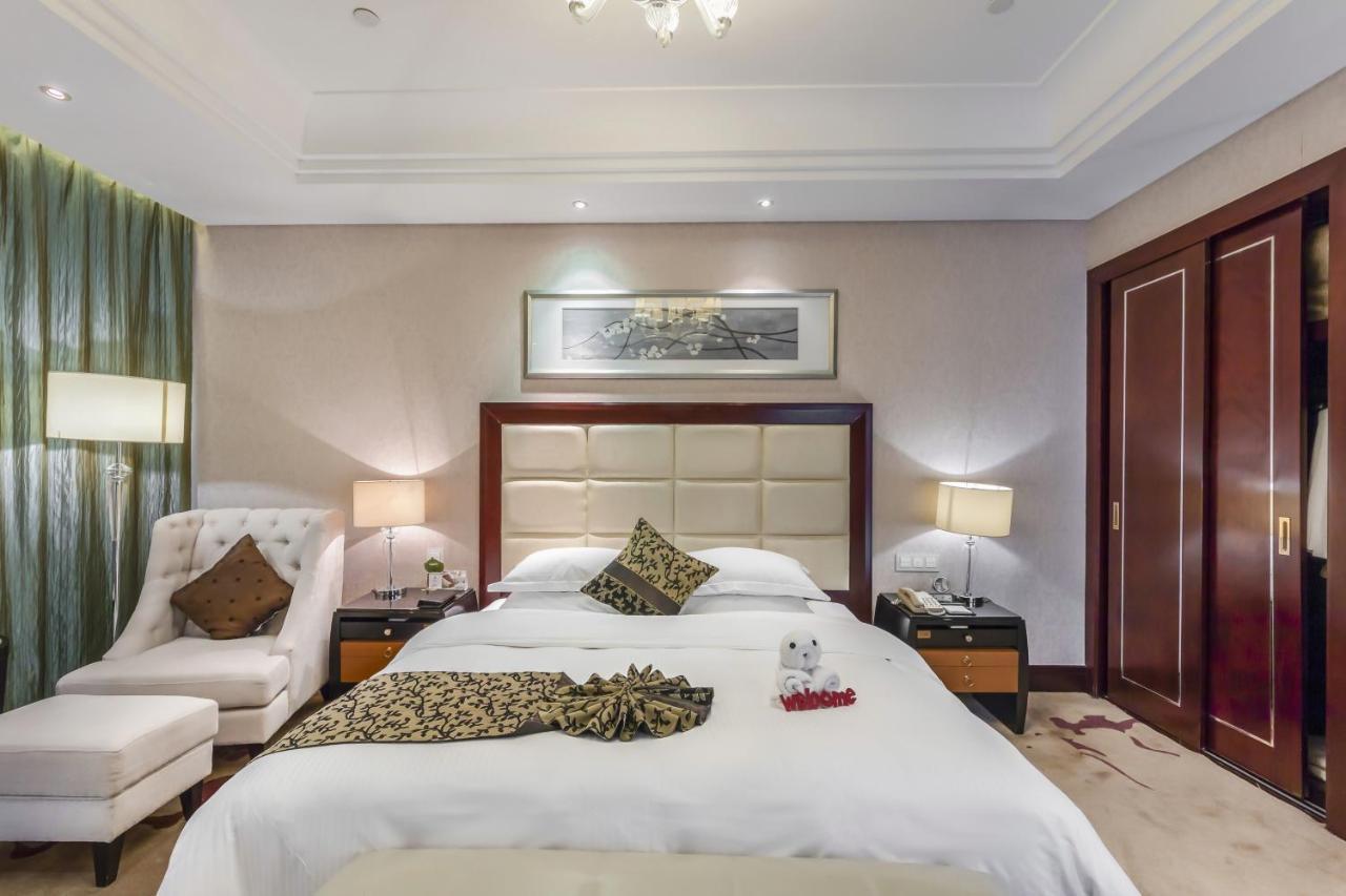 Отель Wyndham Xinyang Downtown Экстерьер фото