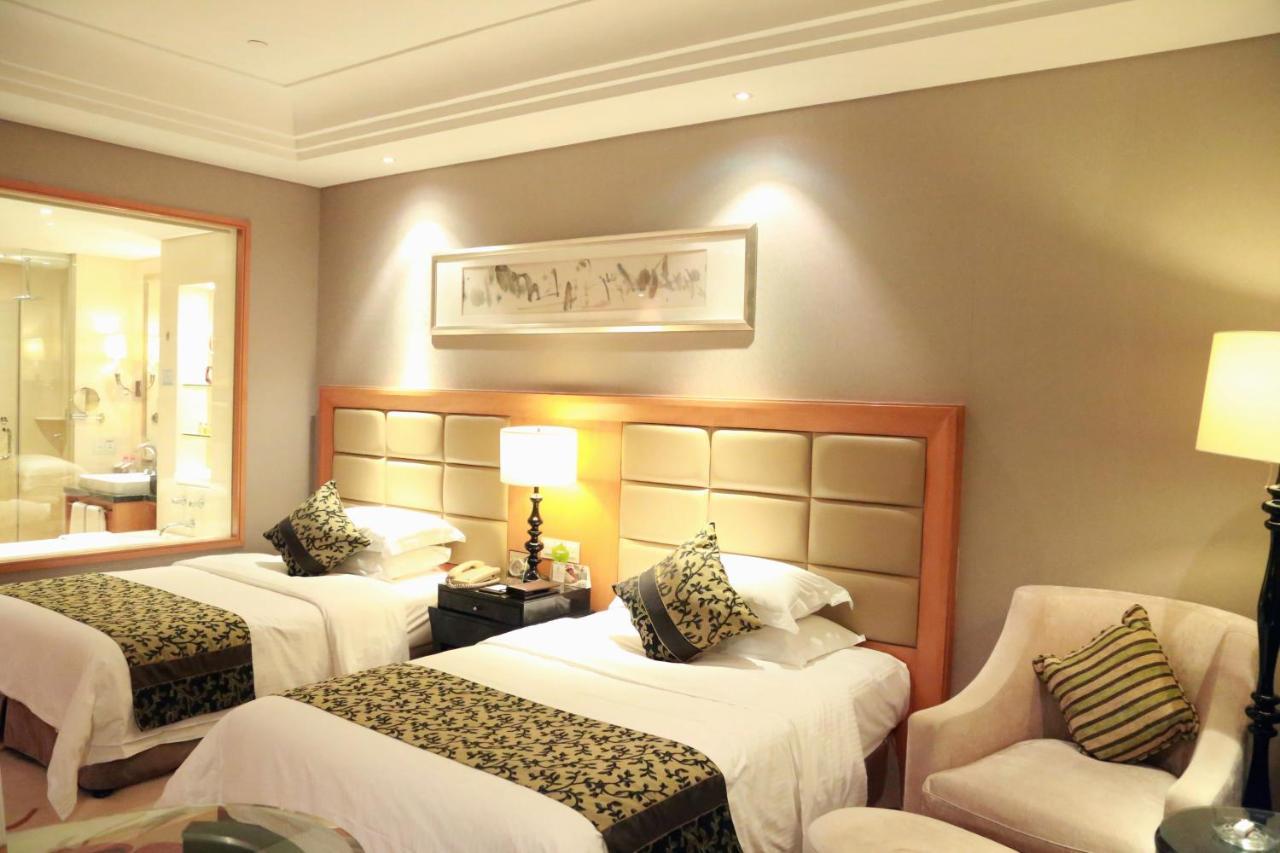 Отель Wyndham Xinyang Downtown Экстерьер фото
