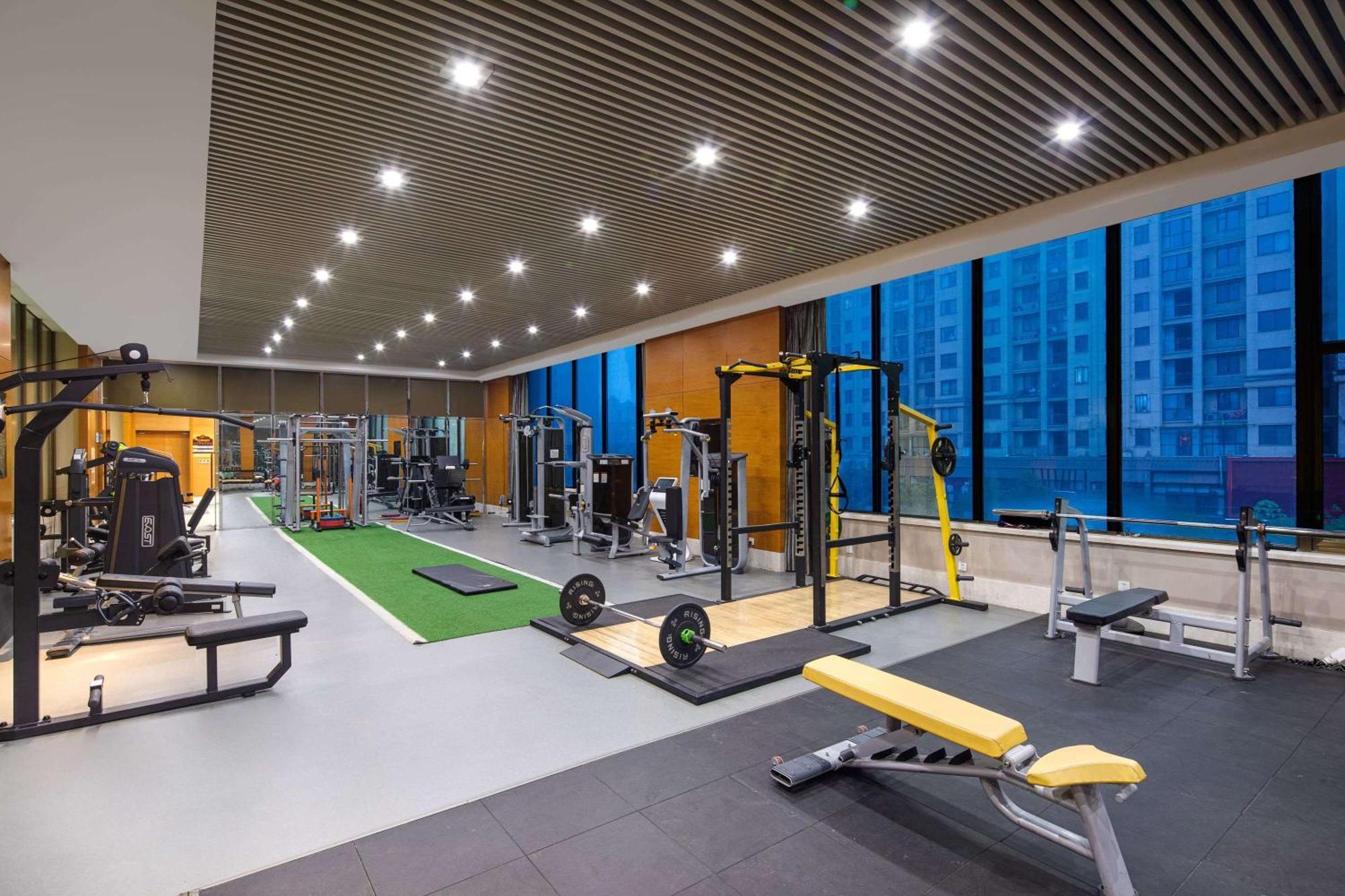 Отель Wyndham Xinyang Downtown Экстерьер фото