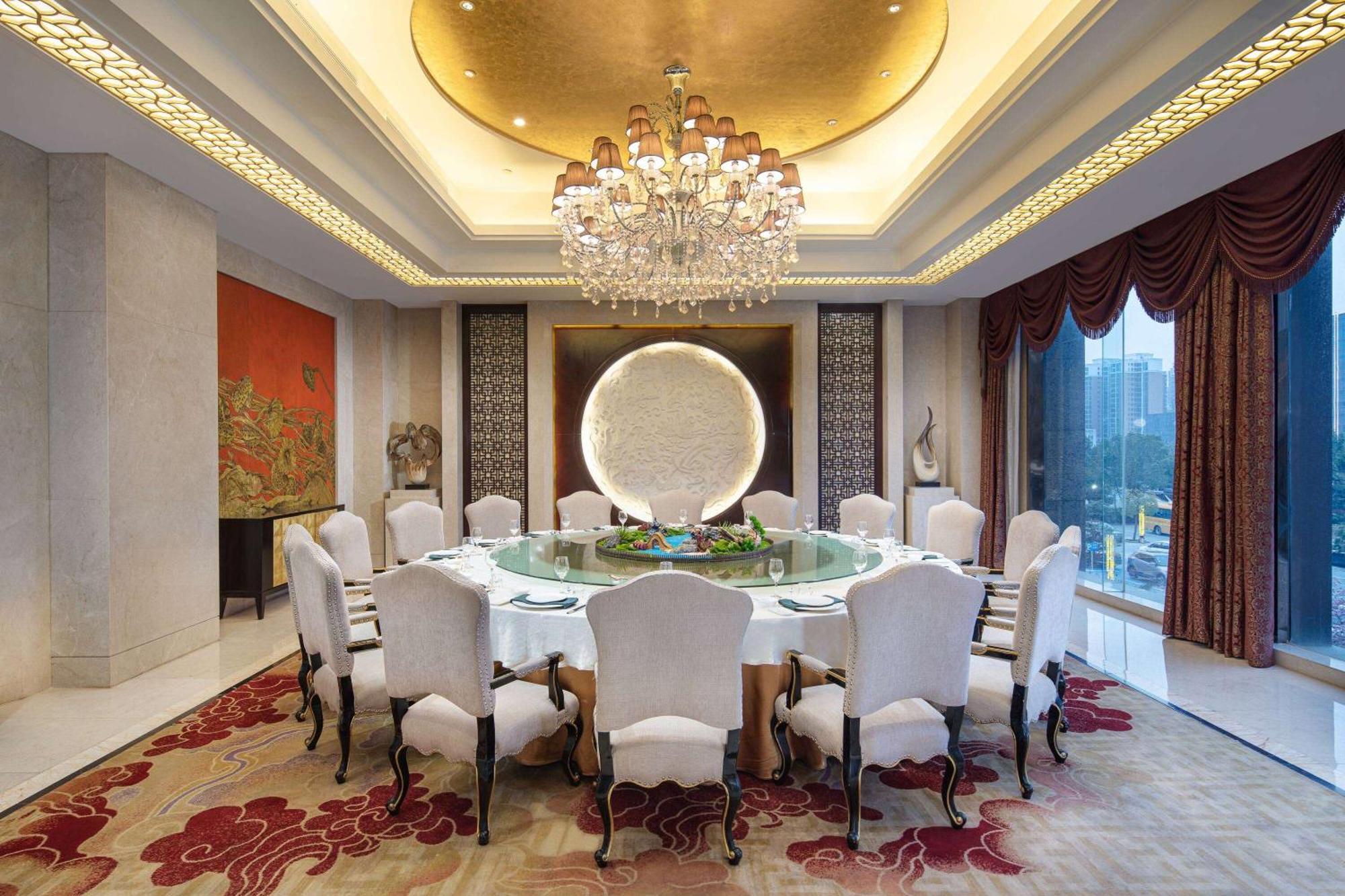 Отель Wyndham Xinyang Downtown Экстерьер фото