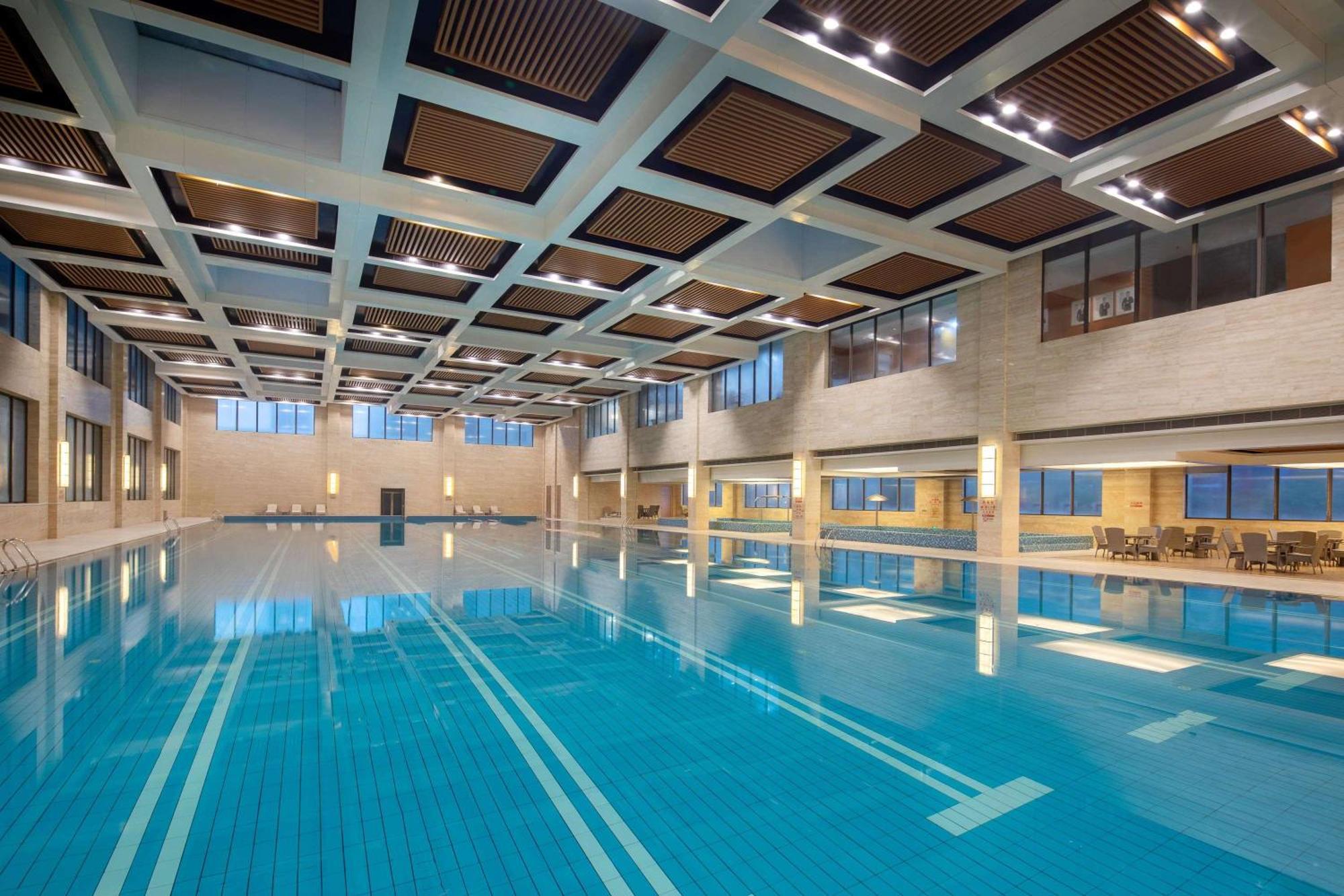 Отель Wyndham Xinyang Downtown Экстерьер фото