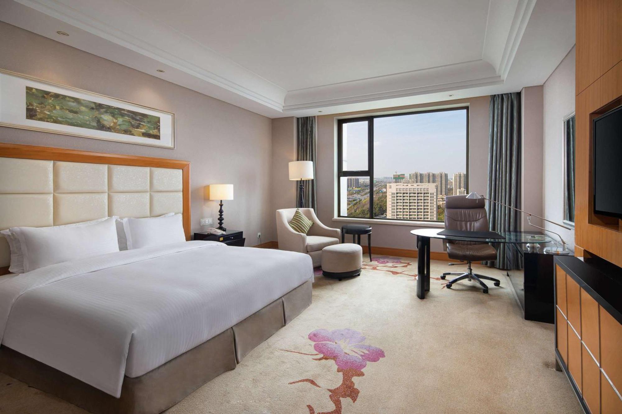 Отель Wyndham Xinyang Downtown Экстерьер фото