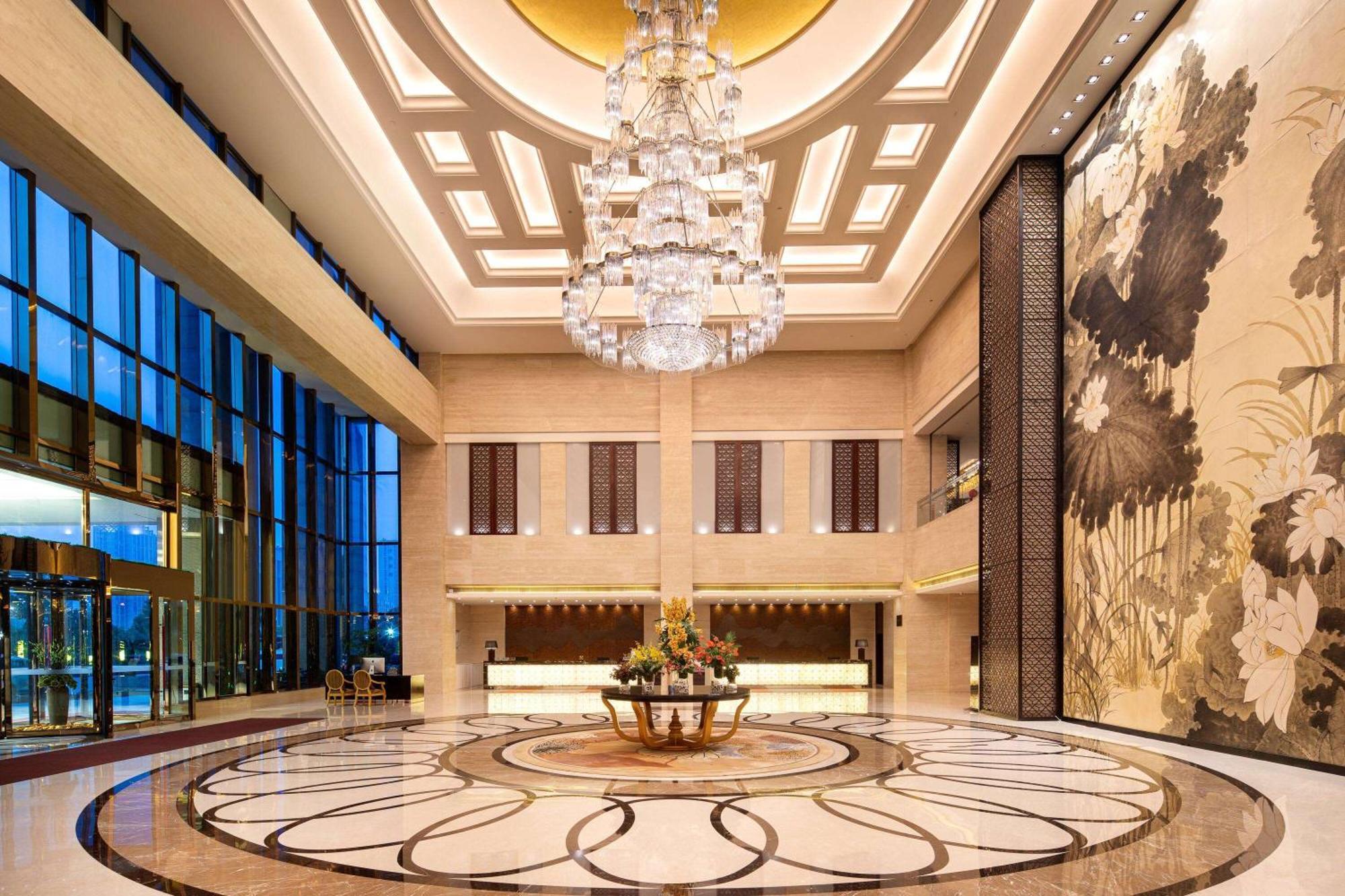 Отель Wyndham Xinyang Downtown Экстерьер фото